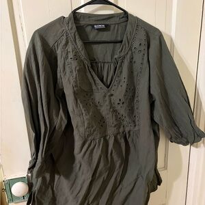 18-20 Olive Green Blouse (Looks true to olive green in person) Bloom Chic